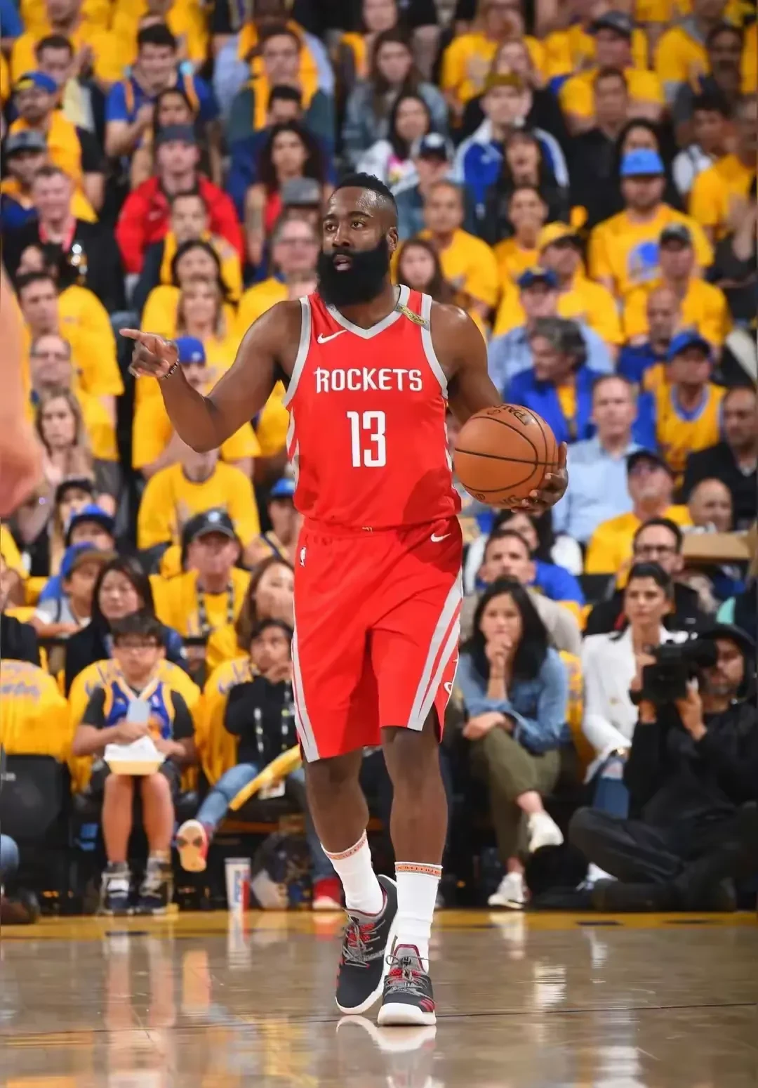 哈登连续二十场比赛得分超过出色防守，曼联不断突破！