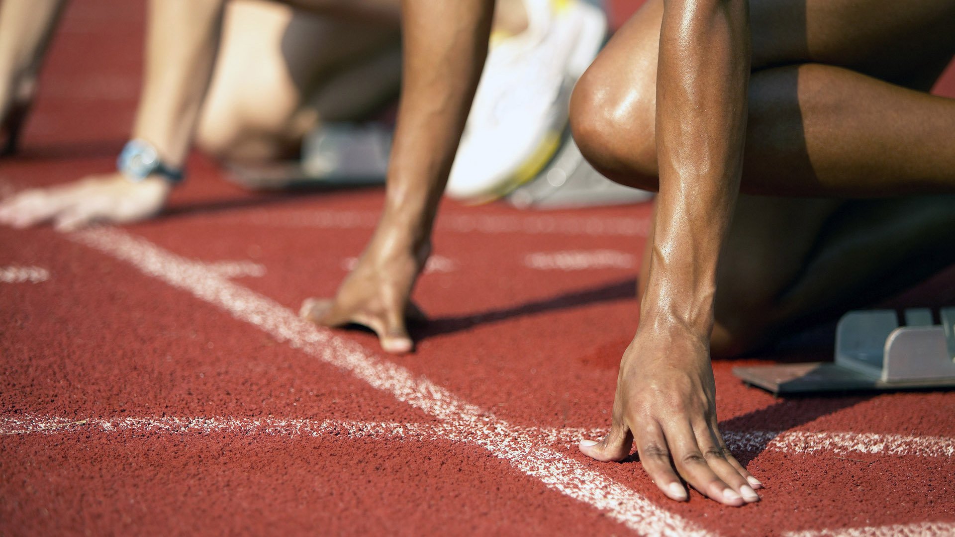 JackeyLove意外战胜RNG，败北引爆全场！赛场气氛高涨