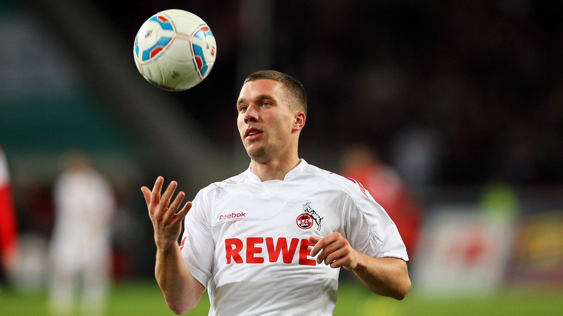  于德豪重回新疆主场作战被球迷问候 